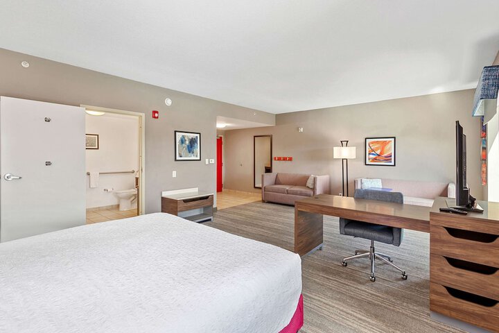 Room 33 of 70