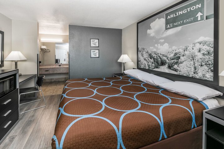 Room 11 of 30