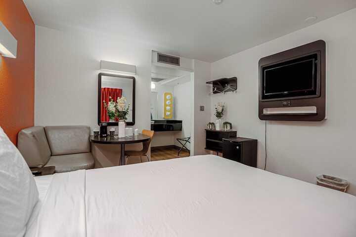 Room 17 of 29
