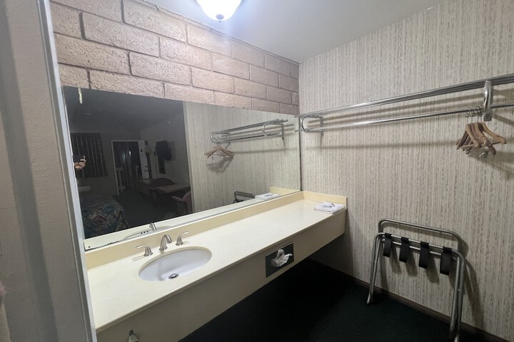 Room 26 of 27