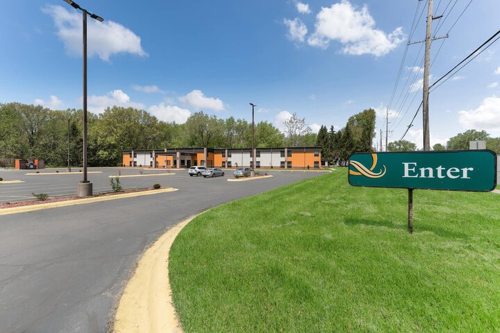 Quality Inn & Suites Portage Central