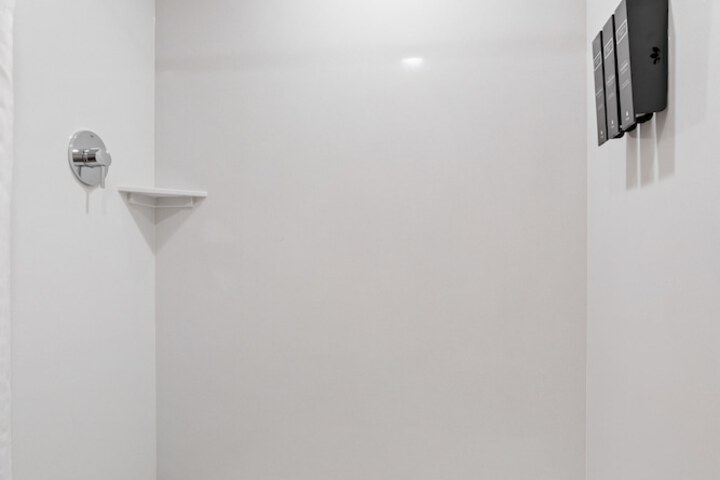Room 18 of 40