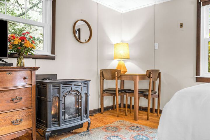 Phoenicia Lodge