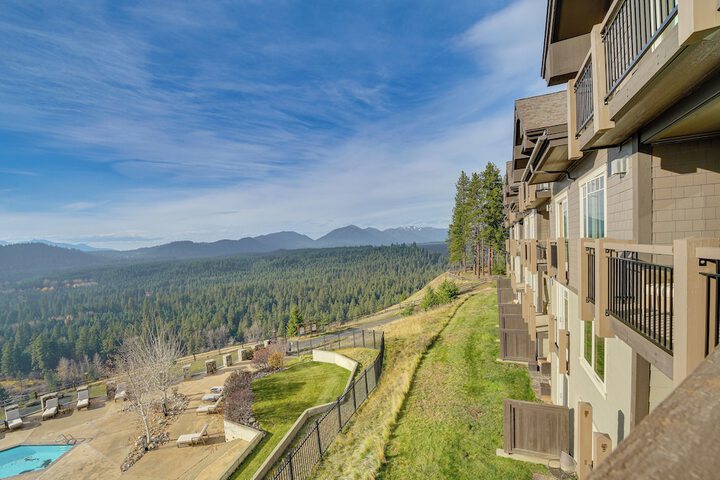 Mountain Views & Pool Access: Cle Elum Condo!