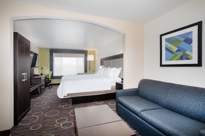 Room 7 of 32