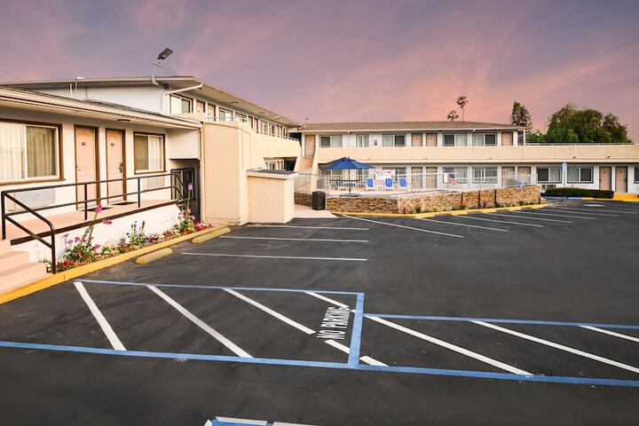 Hotel 2 of 43