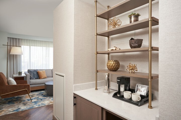 Lounge 102 of 118