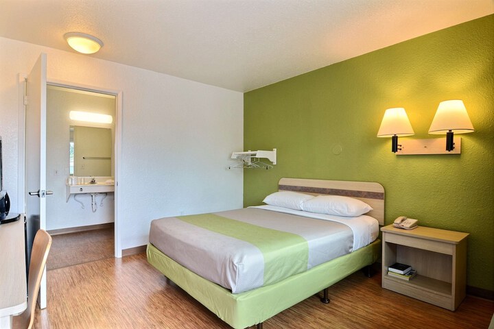 Room 18 of 24