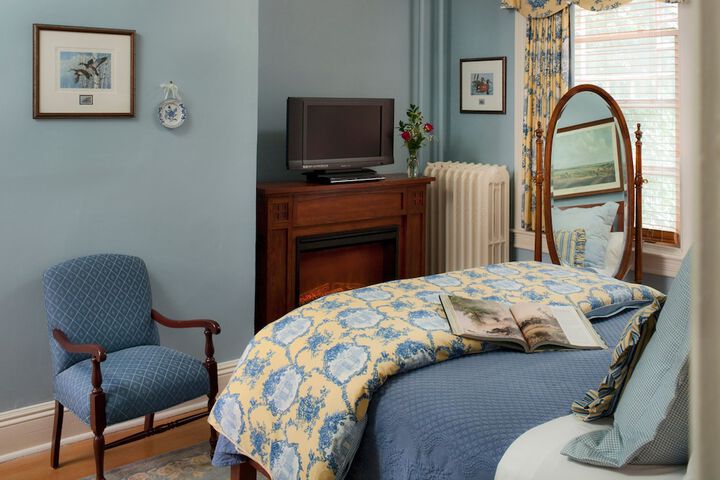 B. F. Hiestand House Bed & Breakfast