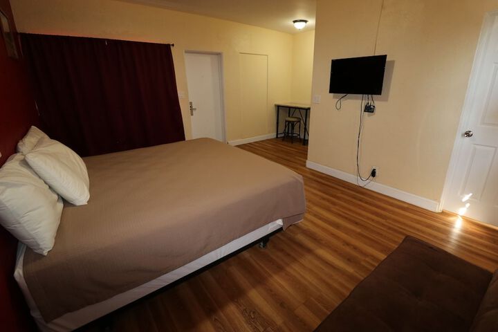 Room 19 of 38