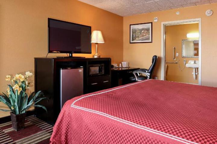 Rodeway Inn University