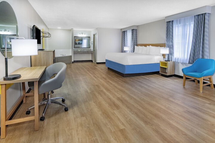 Room 18 of 28