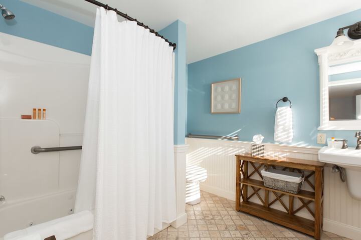 Room 186 of 373