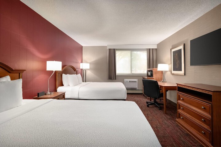 Ramada by Wyndham Grand Forks