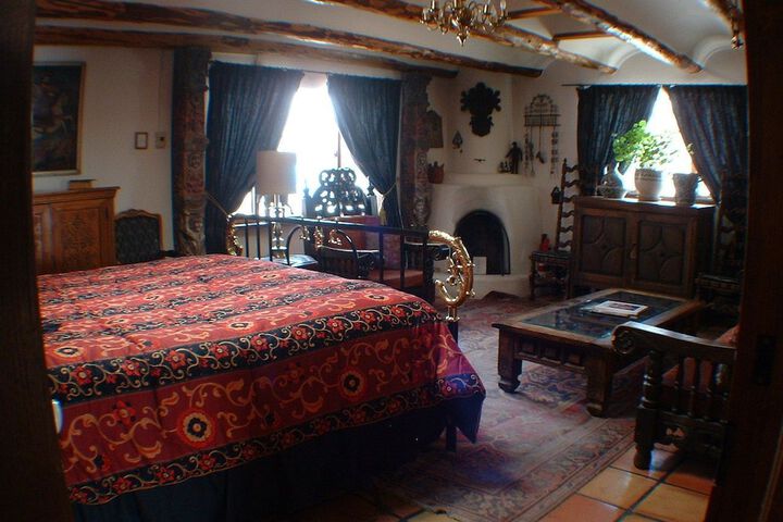Room 52 of 63
