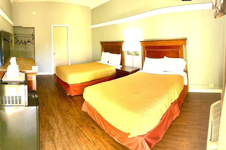 Room 7 of 16