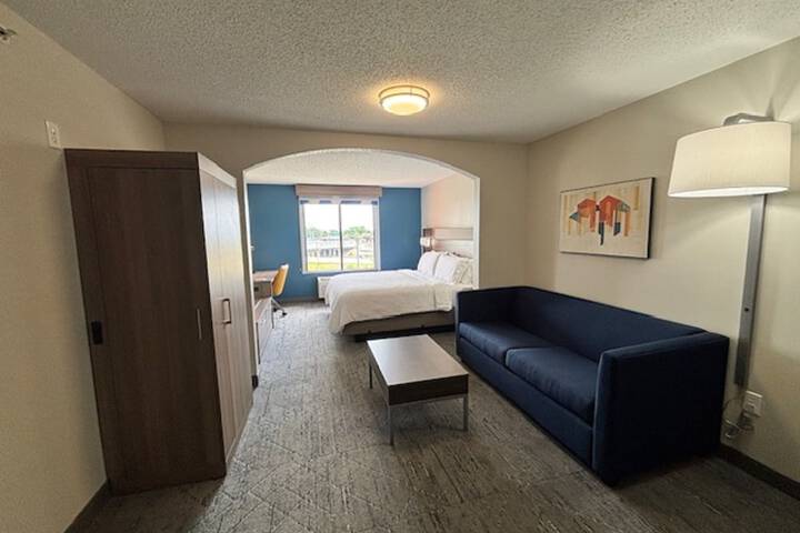 Holiday Inn Express Hotels and Suites Dayton North Tipp City by IHG