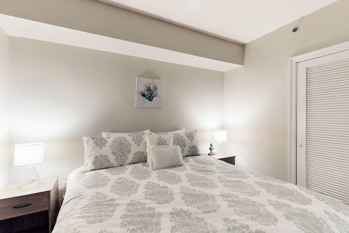 Room 28 of 82