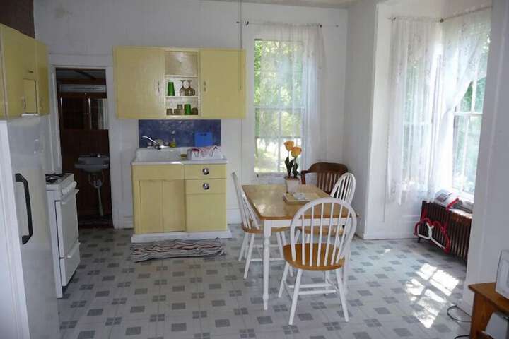 The Elms Waterfront Cottages