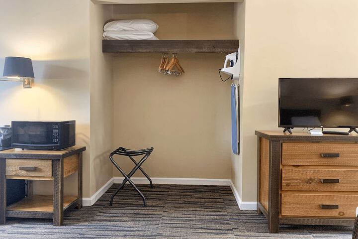 Room 32 of 85
