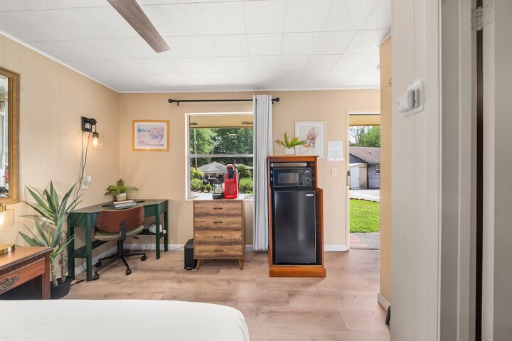 CedarWood Inn