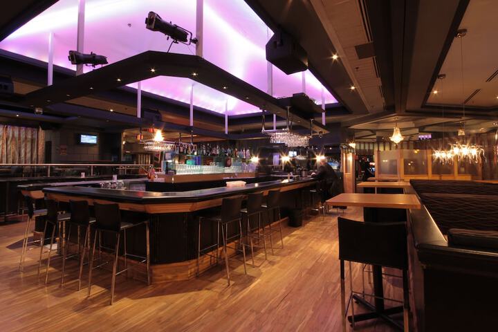 Lounge 114 of 132