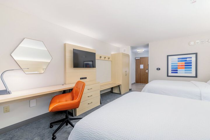 Holiday Inn Express & Suites Medford by IHG