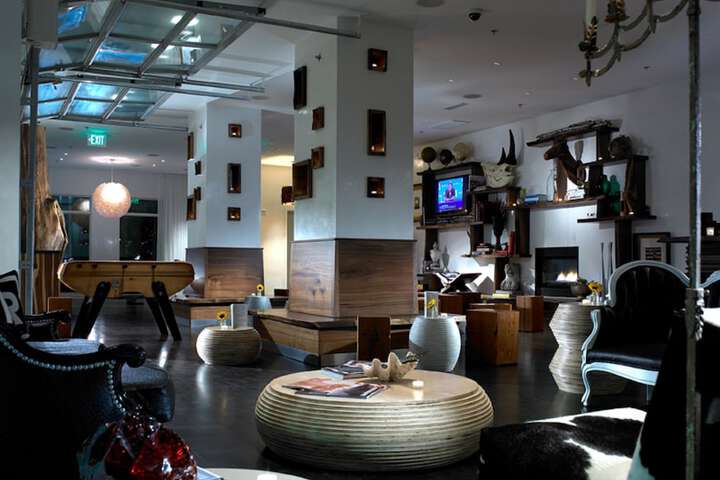 Lounge 75 of 85