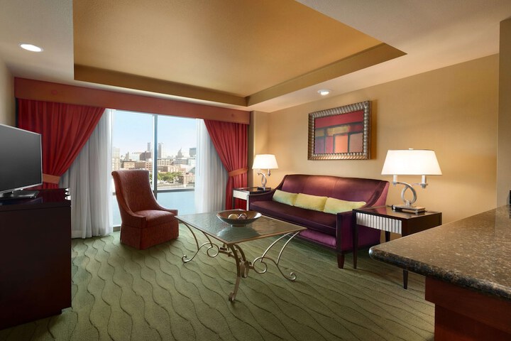 Embassy Suites by Hilton E Peoria Riverfront Conf Center