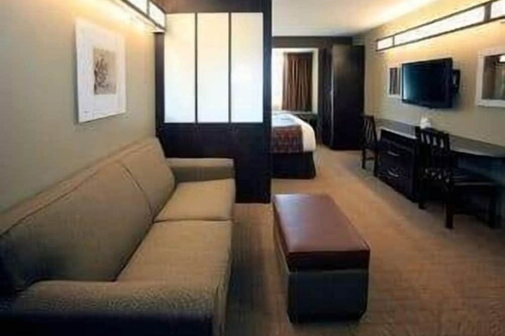 Room 10 of 19