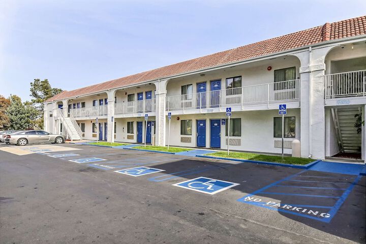 Motel 6 Pinole CA