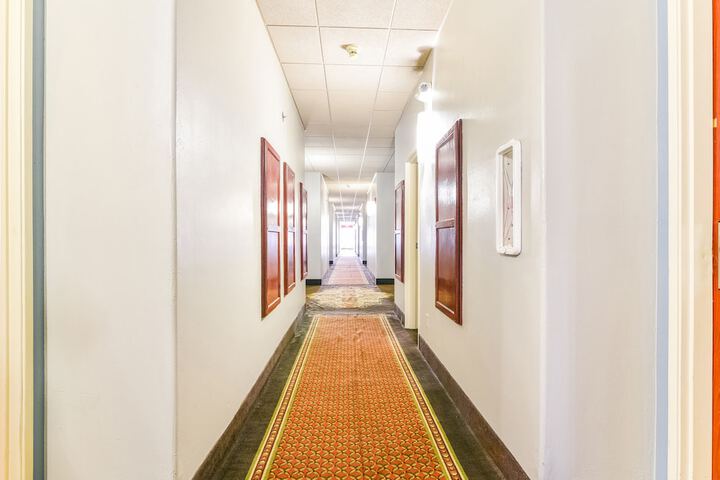 Ballroom/Hall 38 of 41