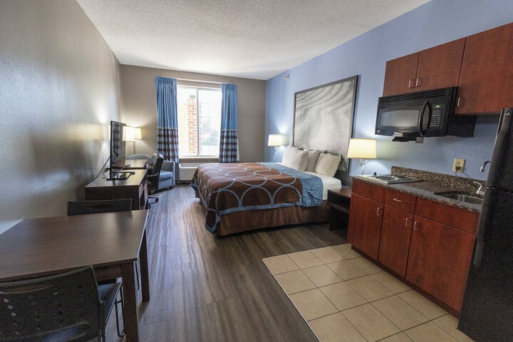 Super 8 by Wyndham Smithfield / Selma