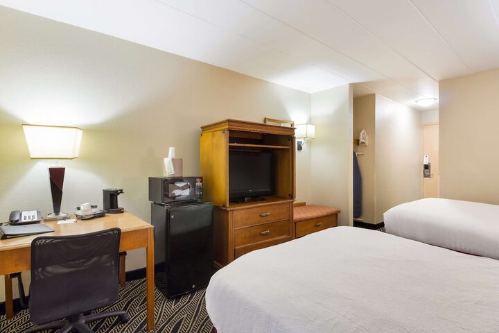 Room 21 of 38
