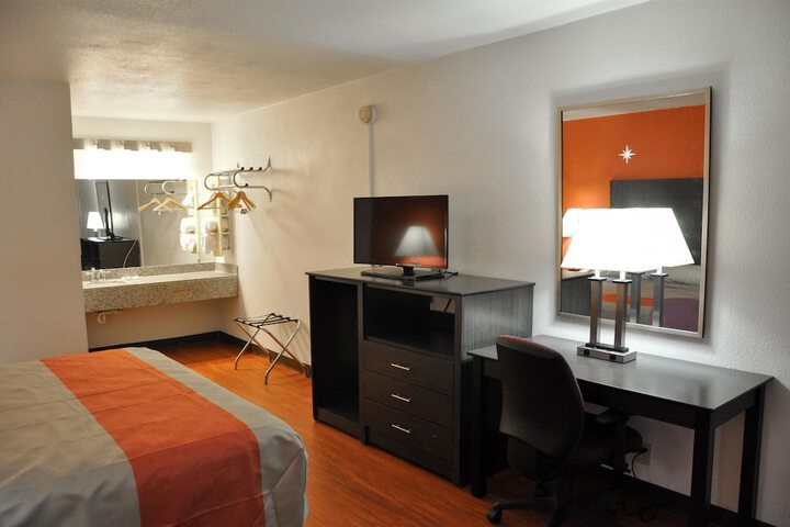 Room 13 of 35