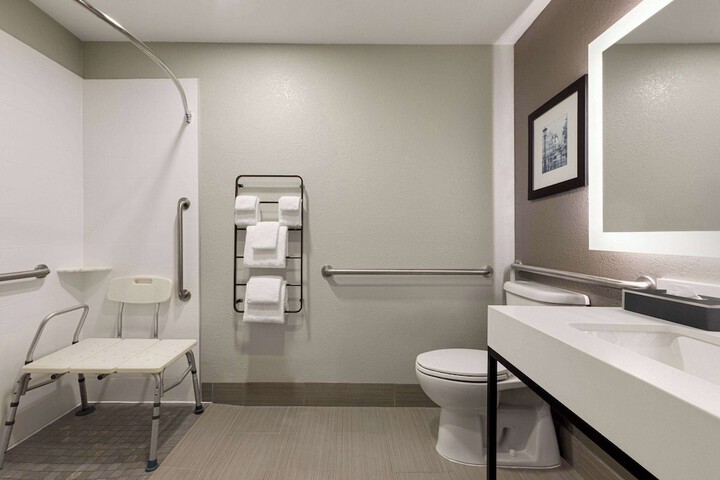 La Quinta Inn & Suites by Wyndham Oxford - Anniston