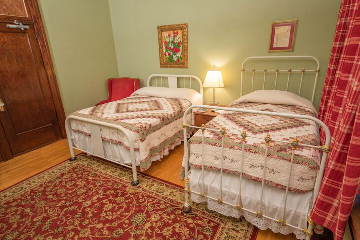 Room 34 of 77