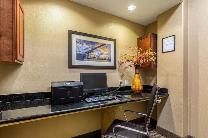 Business Center 44 of 47