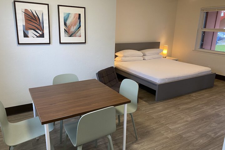 Room 33 of 81