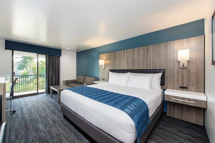 Oyster Bay Inn & Suites