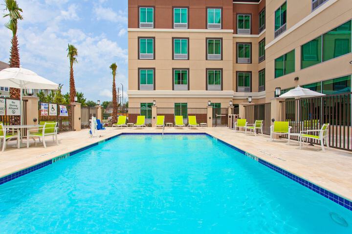 Pool 12 of 43