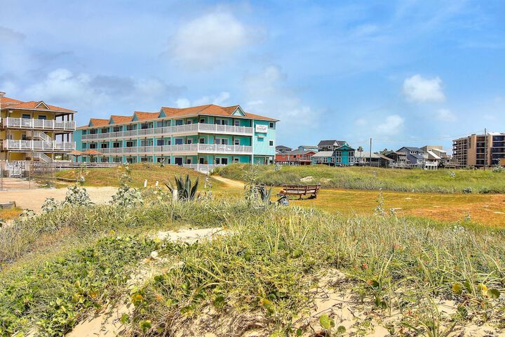 Beachgate CondoSuites and Oceanfront Resort