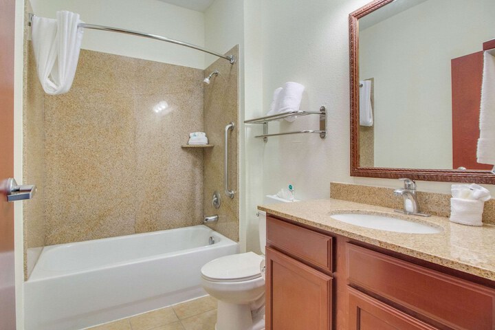 Room 12 of 28