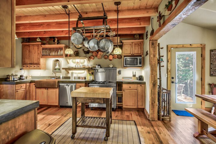 Mountain Getaway Cabinhot Tub & Pool Table4bd