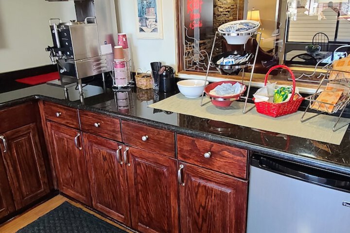 Red Roof Inn & Suites Cornelius – Lake Norman