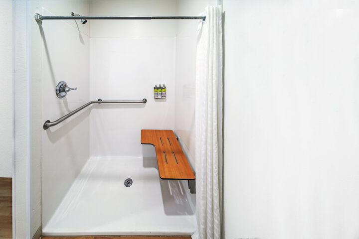 Room 28 of 34