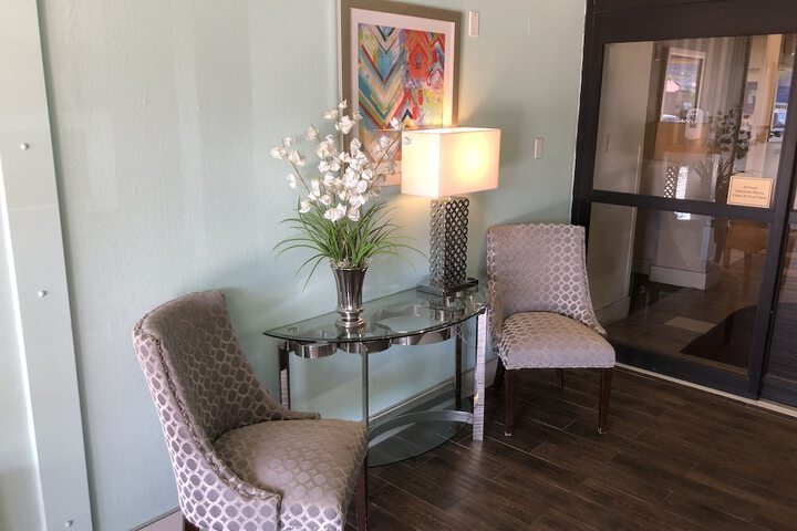 Lounge 19 of 22