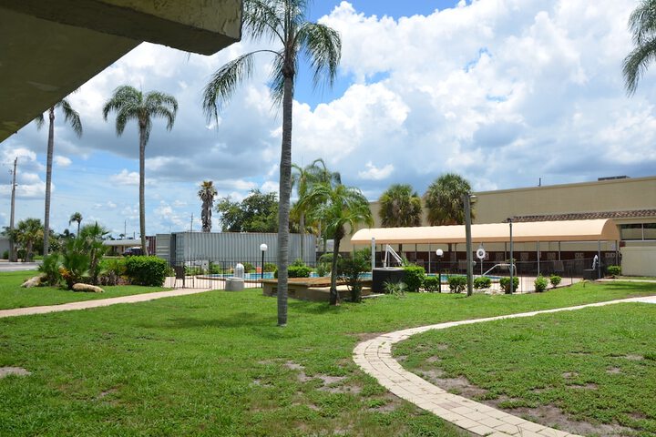 Hotel Exterior 62 of 67