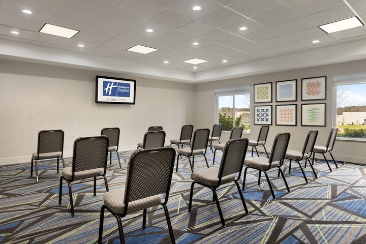 Holiday Inn Express Hotel and Suites of Opelika / Auburn by IHG