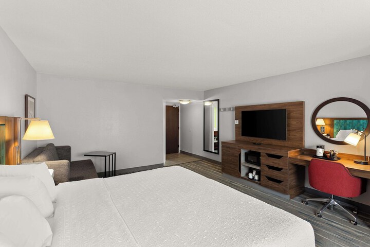 Room 10 of 42